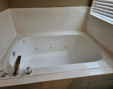 27182 Kings Manor Drive S - Photo Thumbnail 26