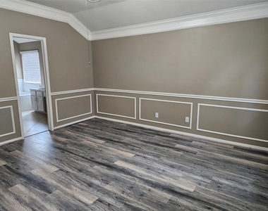 27182 Kings Manor Drive S - Photo Thumbnail 17