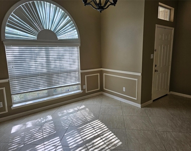 27182 Kings Manor Drive S - Photo Thumbnail 6