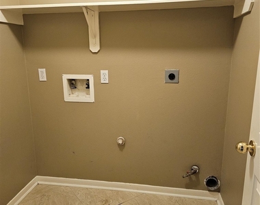 27182 Kings Manor Drive S - Photo Thumbnail 31