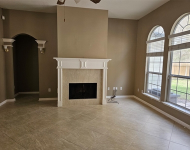 27182 Kings Manor Drive S - Photo Thumbnail 8
