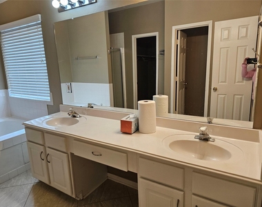 27182 Kings Manor Drive S - Photo Thumbnail 19