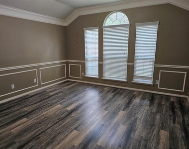 27182 Kings Manor Drive S - Photo Thumbnail 16