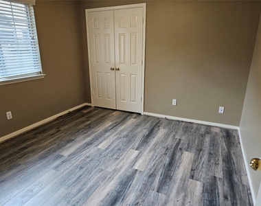 27182 Kings Manor Drive S - Photo Thumbnail 27