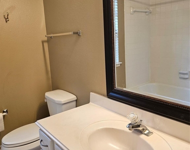 27182 Kings Manor Drive S - Photo Thumbnail 29