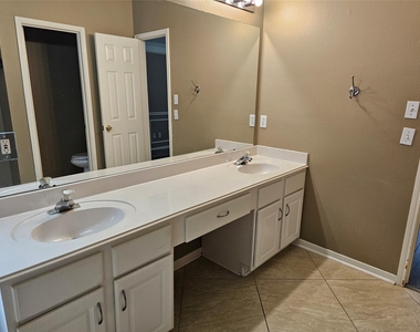 27182 Kings Manor Drive S - Photo Thumbnail 23