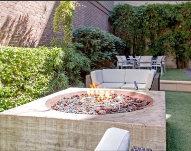 206 Mcgowen Street - Photo Thumbnail 13