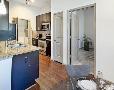 206 Mcgowen Street - Photo Thumbnail 1
