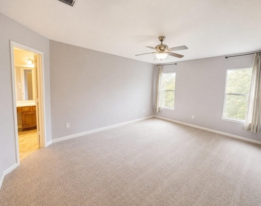9607 Memorial Crossing Court - Photo Thumbnail 15