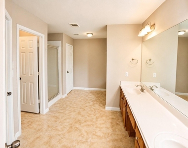 9607 Memorial Crossing Court - Photo Thumbnail 8