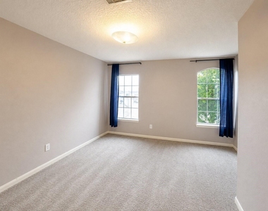 9607 Memorial Crossing Court - Photo Thumbnail 14