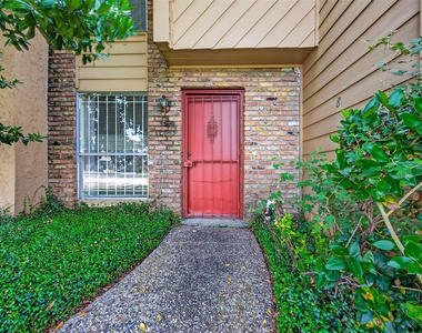 3303 W Greenridge Drive - Photo Thumbnail 4