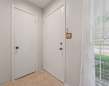 3303 W Greenridge Drive - Photo Thumbnail 7