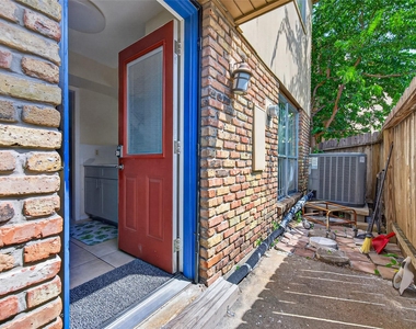 3303 W Greenridge Drive - Photo Thumbnail 6