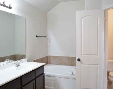 10507 Willow Park Green - Photo Thumbnail 14
