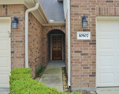 10507 Willow Park Green - Photo Thumbnail 1