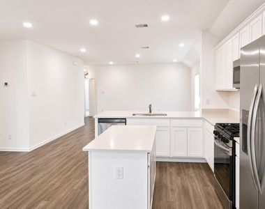 7927 Eagle Creek Ln - Photo Thumbnail 5
