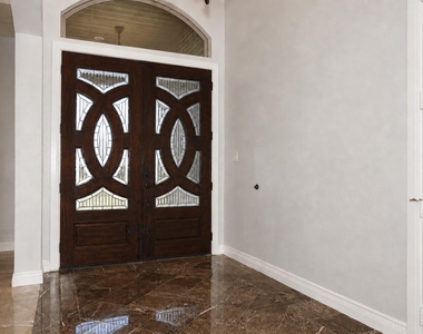 527 Lily Lane - Photo Thumbnail 3
