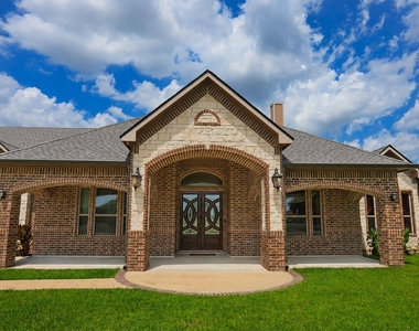 527 Lily Lane - Photo Thumbnail 1