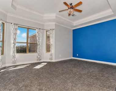 527 Lily Lane - Photo Thumbnail 12