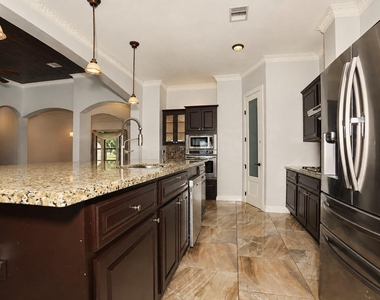 527 Lily Lane - Photo Thumbnail 9