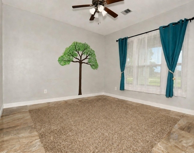 527 Lily Lane - Photo Thumbnail 16