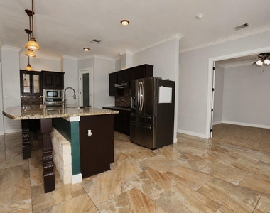 527 Lily Lane - Photo Thumbnail 8