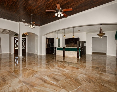 527 Lily Lane - Photo Thumbnail 6