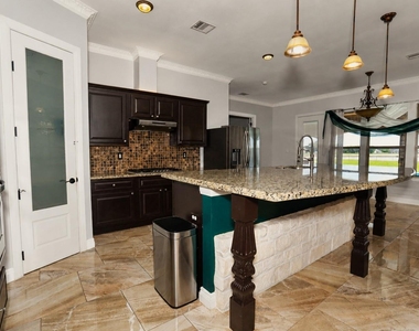 527 Lily Lane - Photo Thumbnail 10