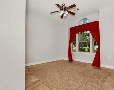 527 Lily Lane - Photo Thumbnail 15