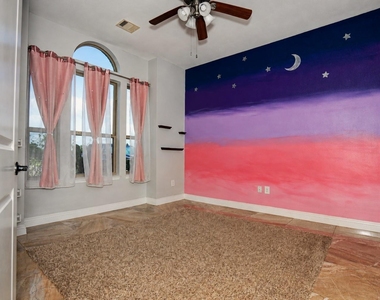 527 Lily Lane - Photo Thumbnail 17