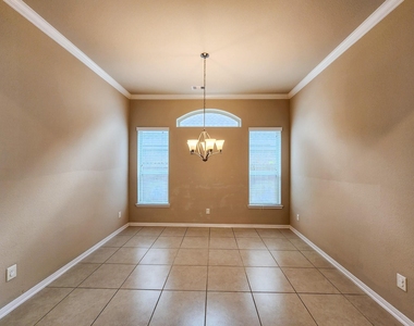 911 Daffodil View Court - Photo Thumbnail 17