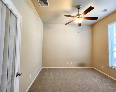 911 Daffodil View Court - Photo Thumbnail 4