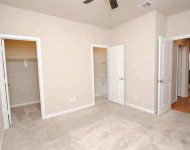 8326 Oakland Heights Lane - Photo Thumbnail 14