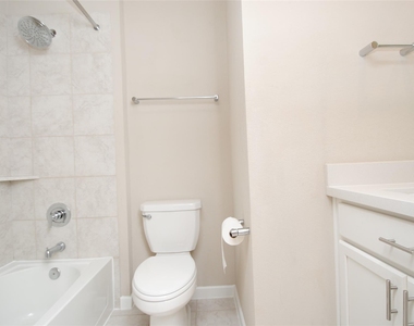 8326 Oakland Heights Lane - Photo Thumbnail 11