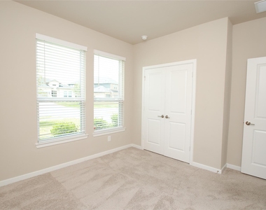 8326 Oakland Heights Lane - Photo Thumbnail 3