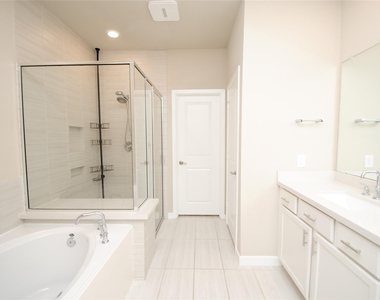 8326 Oakland Heights Lane - Photo Thumbnail 29