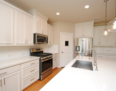 8326 Oakland Heights Lane - Photo Thumbnail 17
