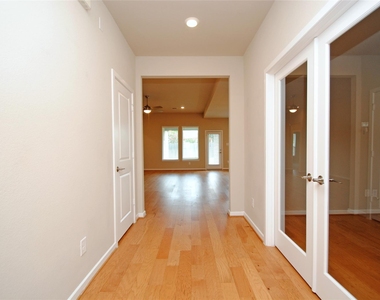 8326 Oakland Heights Lane - Photo Thumbnail 12