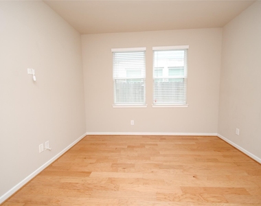 8326 Oakland Heights Lane - Photo Thumbnail 16