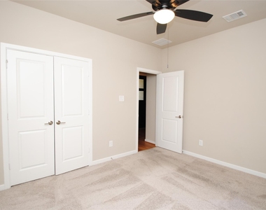 8326 Oakland Heights Lane - Photo Thumbnail 7