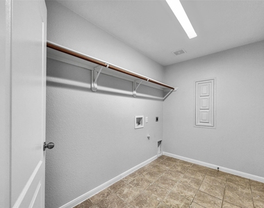 922 Fife Dr, - Photo Thumbnail 6