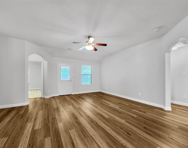 922 Fife Dr, - Photo Thumbnail 5