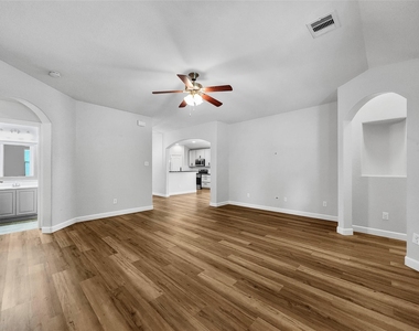 922 Fife Dr, - Photo Thumbnail 4