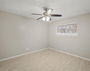 105 Navajo Street - Photo Thumbnail 5