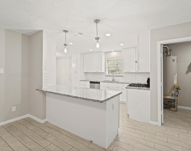 105 Navajo Street - Photo Thumbnail 13