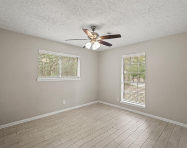 105 Navajo Street - Photo Thumbnail 3