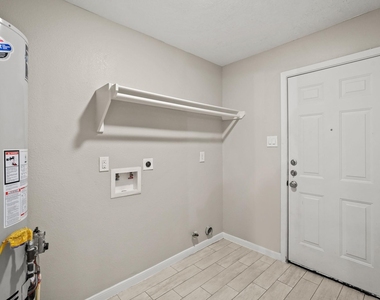105 Navajo Street - Photo Thumbnail 17