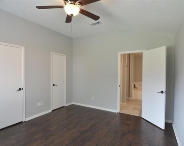 28926 Sedgefield Street - Photo Thumbnail 5