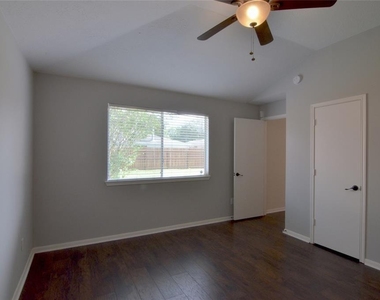 28926 Sedgefield Street - Photo Thumbnail 4